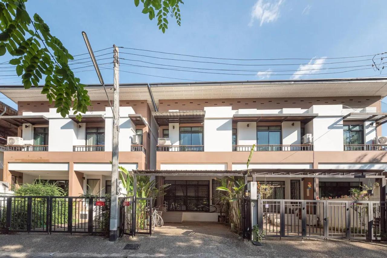 Loft Style Townhouse Near Old City Chiang Mai Eksteriør bilde